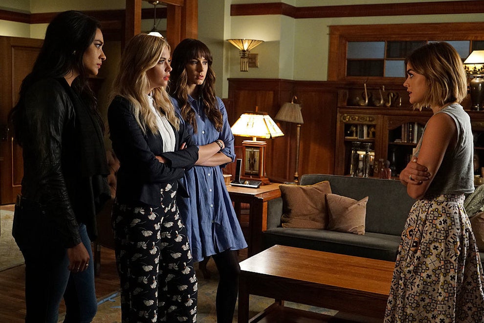 50 Of The Best Outfits On Pretty Little Liars