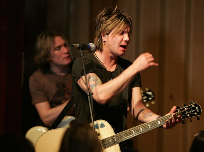 Johnny Rzeznik singing