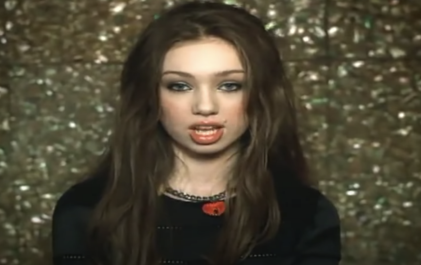 Skye singing in the &quot;Billy S&quot; music video