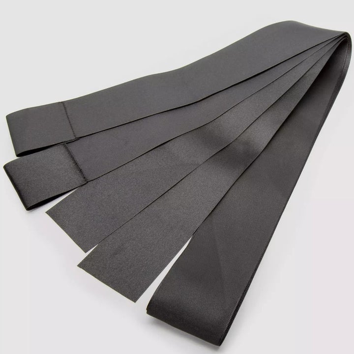 Set of two black ribbon restraints