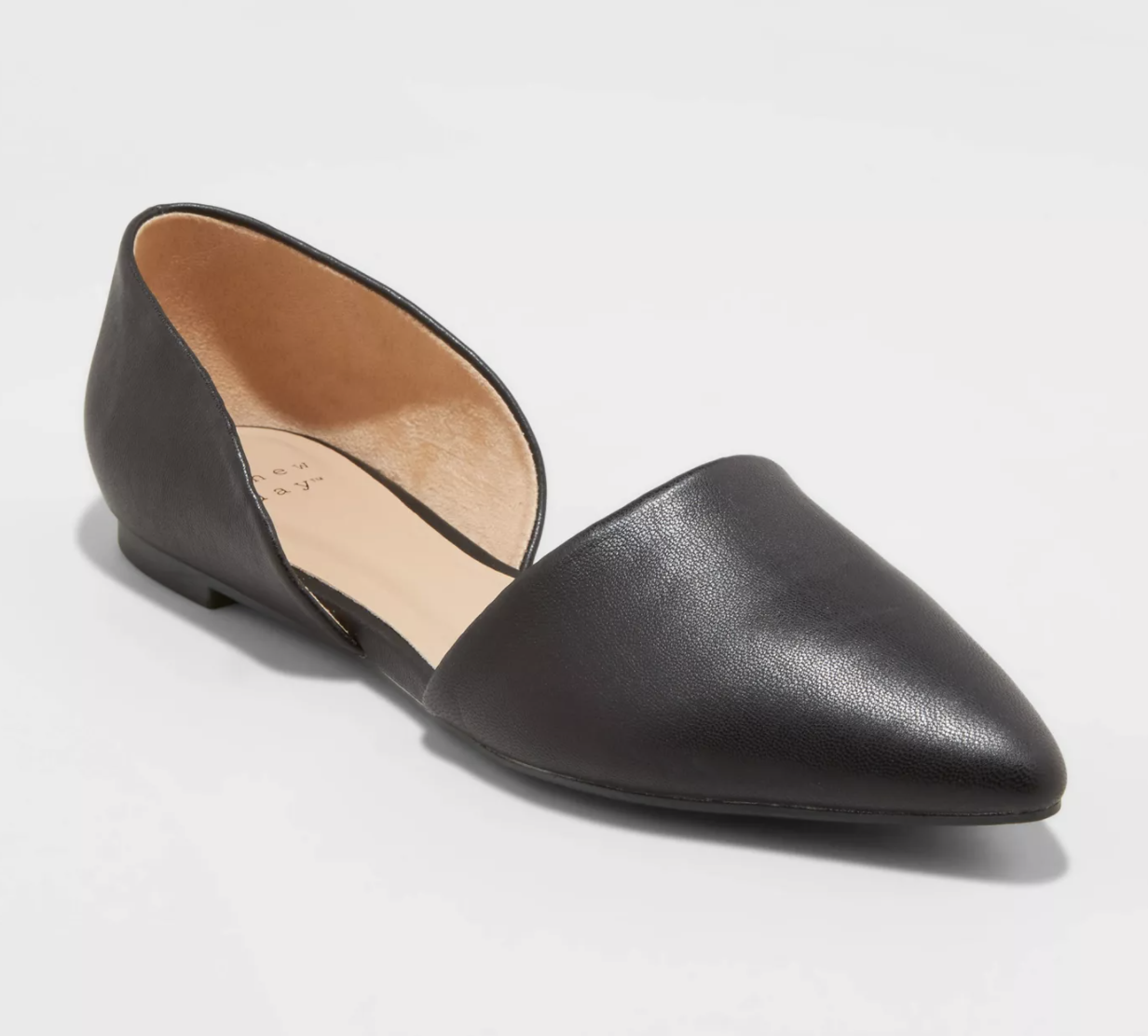 The black ballet flats