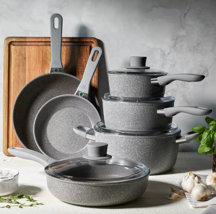 the cookware set of pots and pans