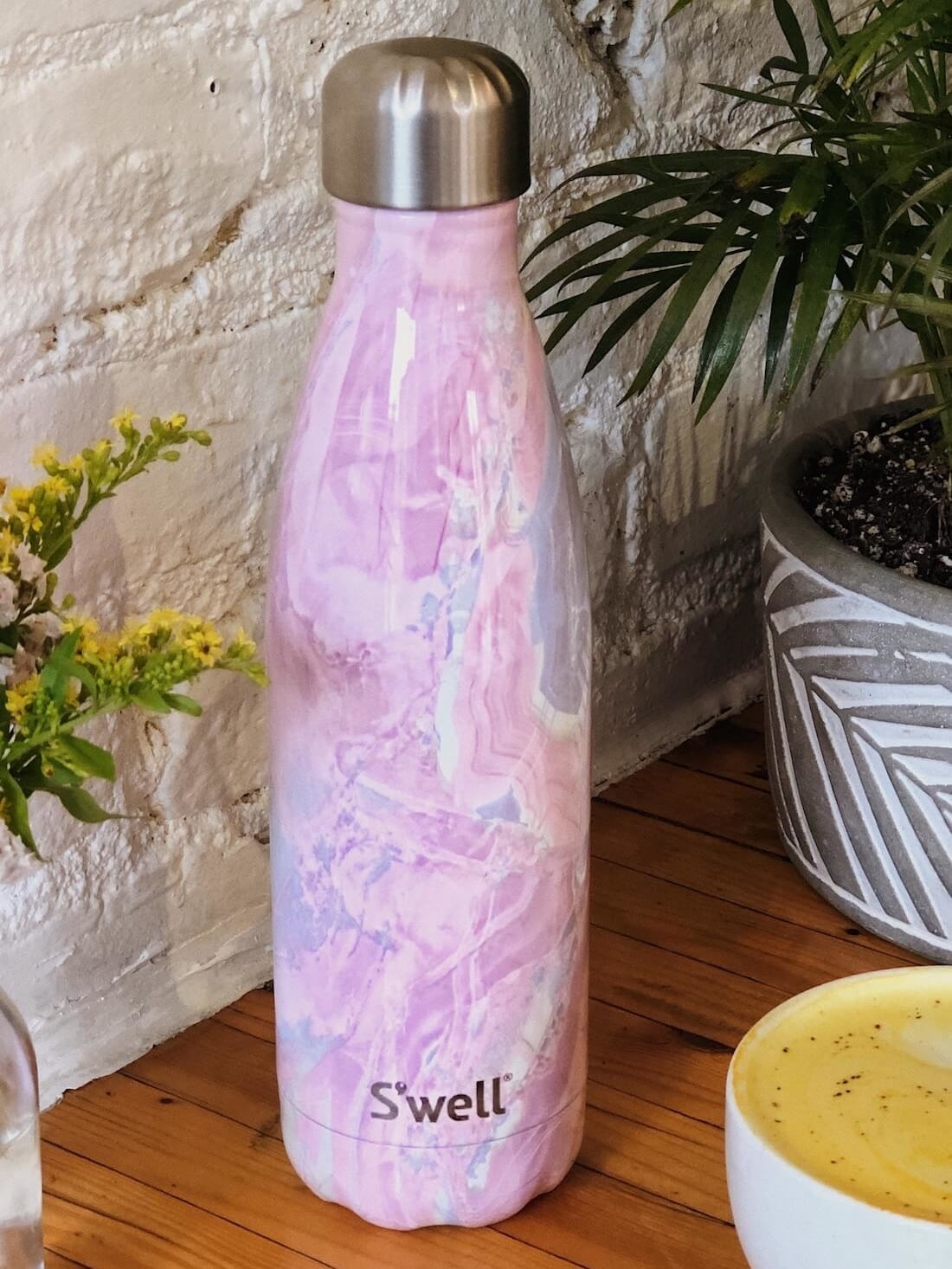 The S&#x27;well bottle in Geode Rose