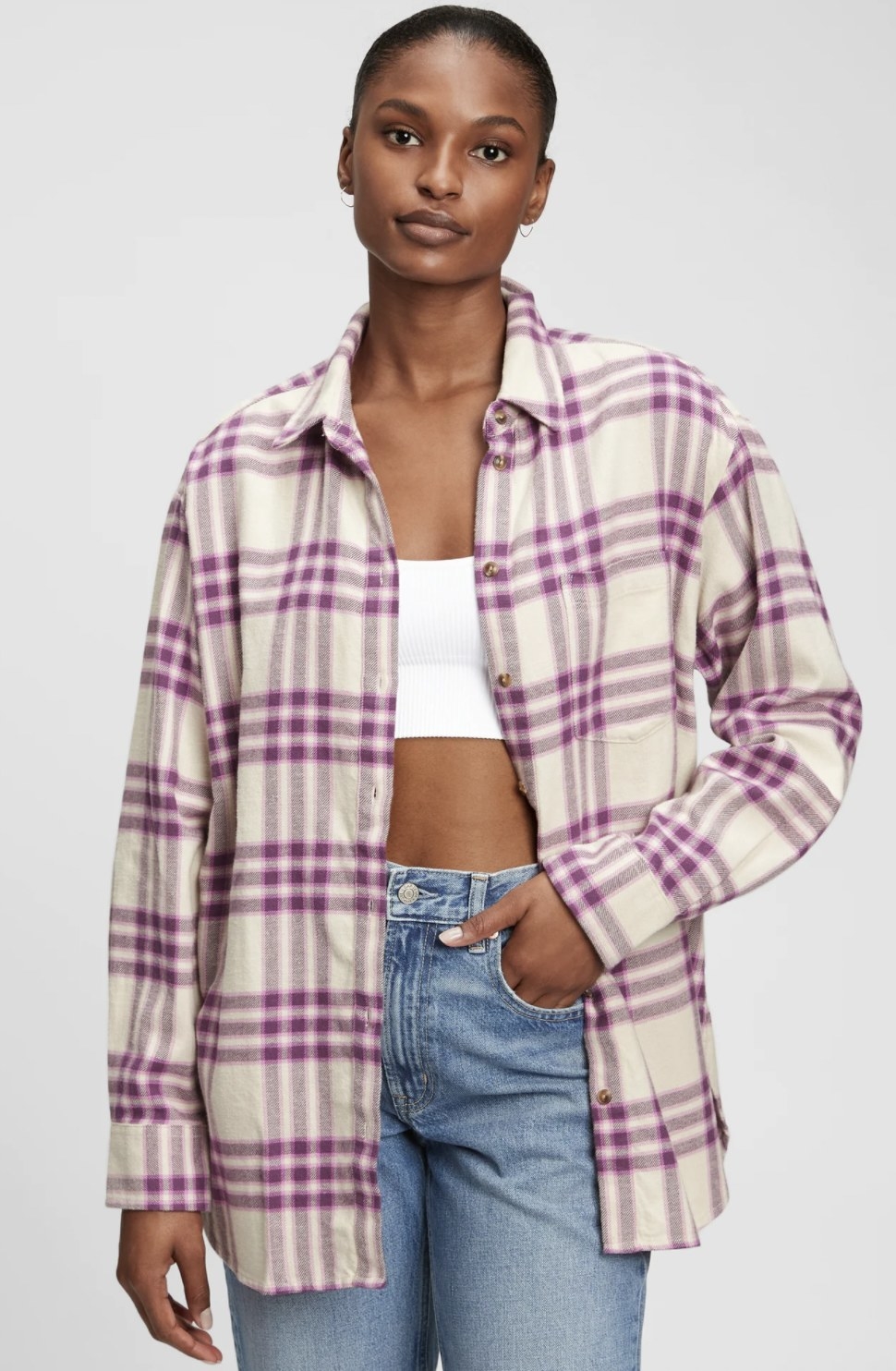 model wearing the flannel in white and purple