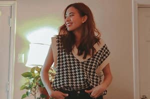 reviewer wears same sweater with raw hem jeans and kitten toe pumps