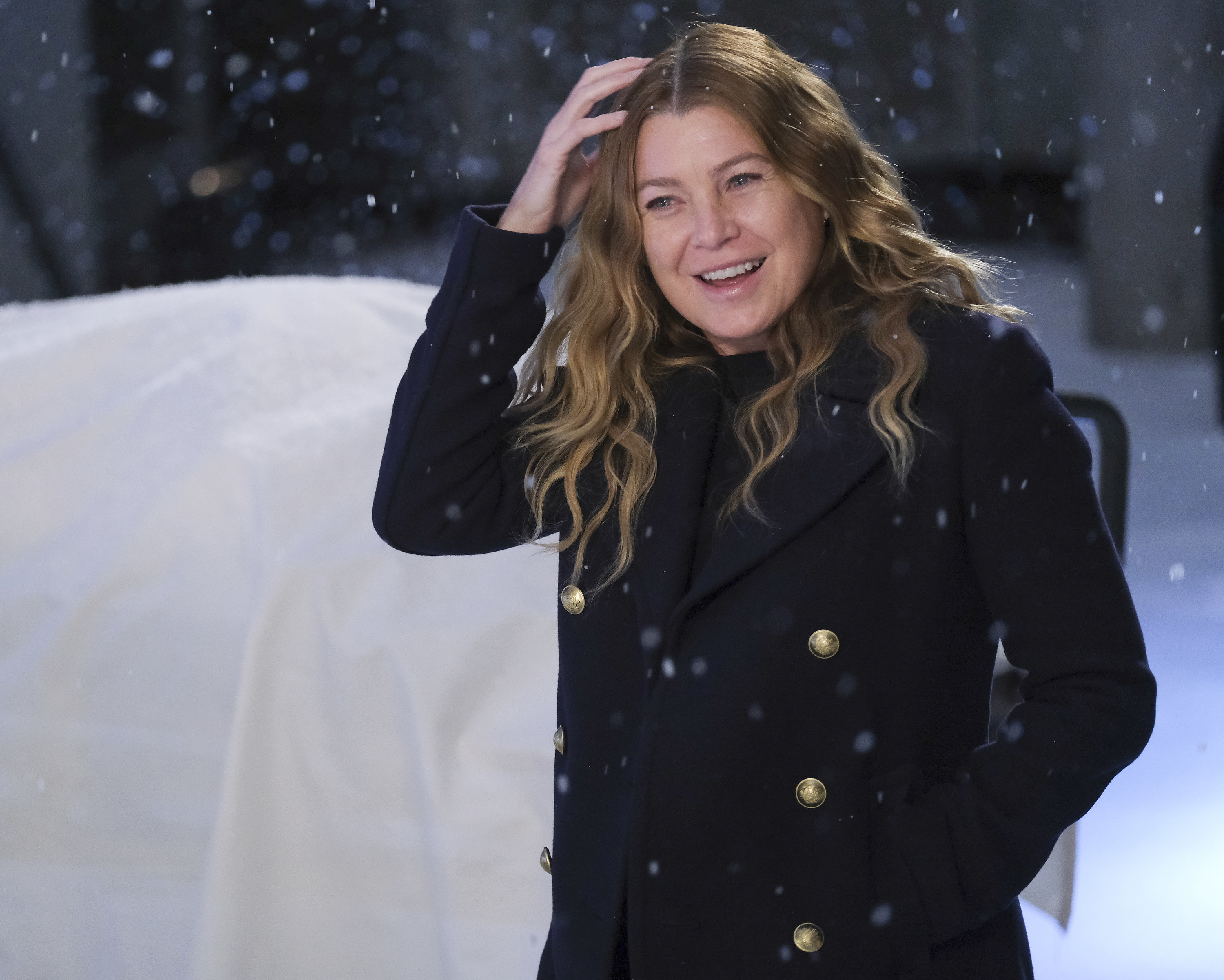 Pompeo touches her hair in the snow