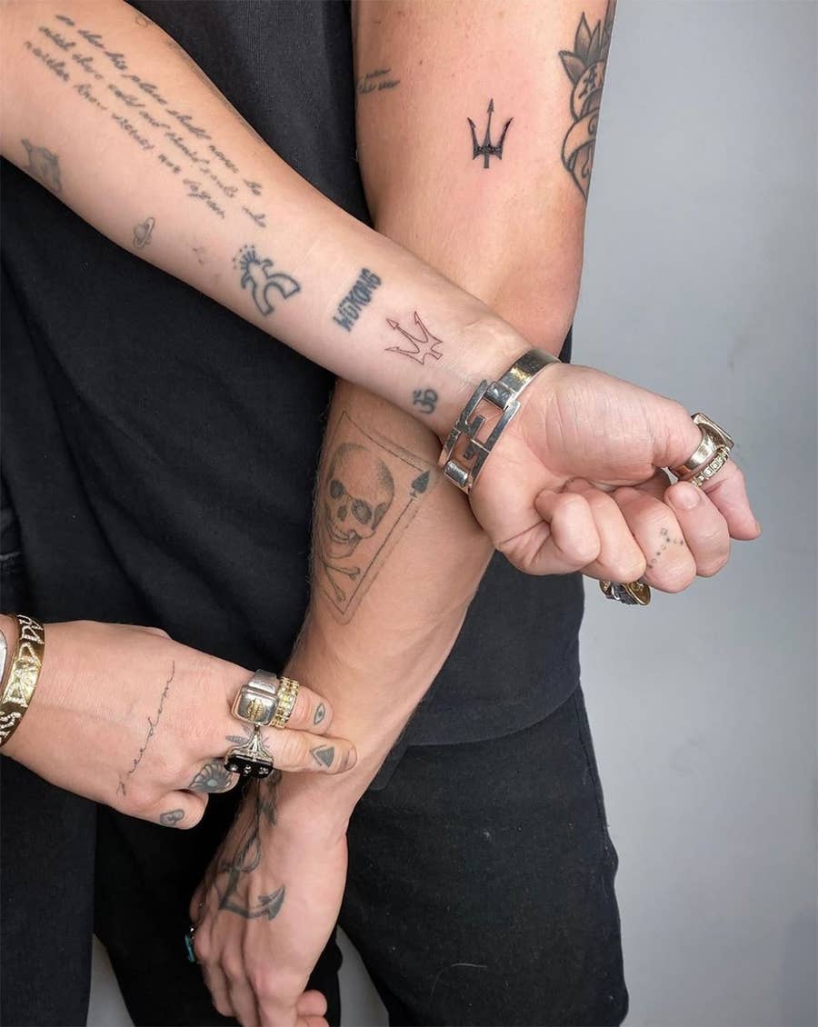 20 Celebrity Couples With Matching Tattoos That Broke Up, image size:900x1130