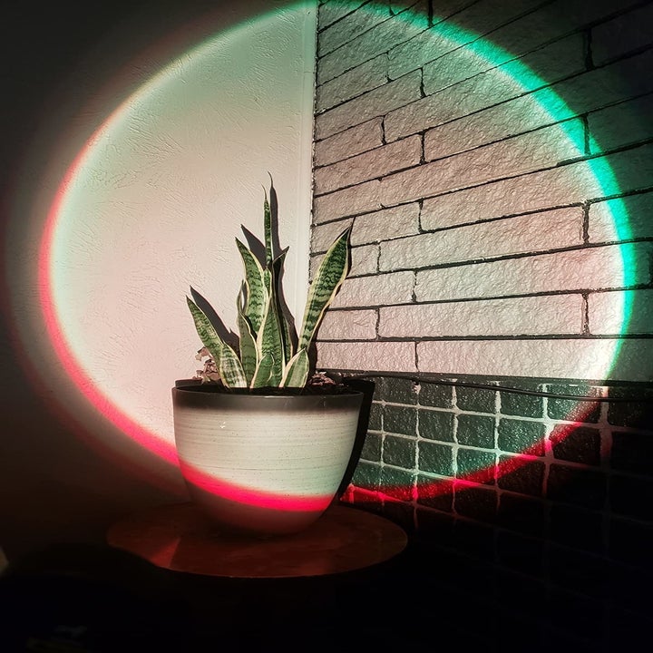 the lamp producing bright white light with a green and red rim