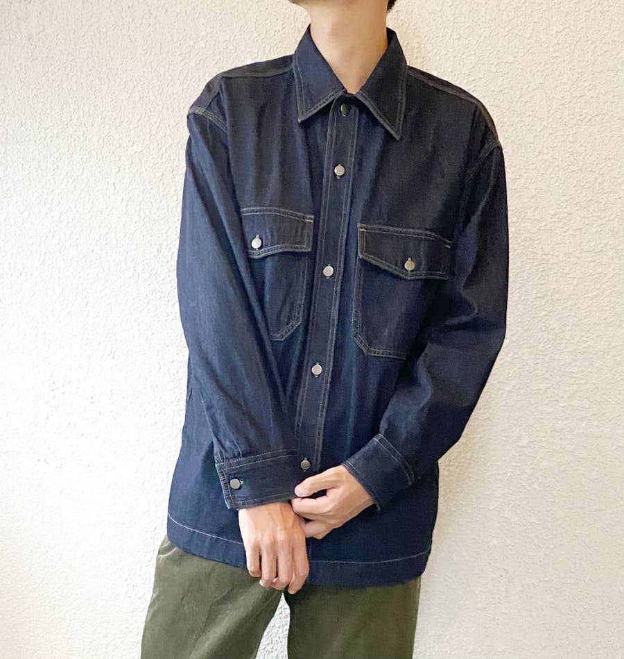 ゆったりシルエットに惚れた ユニクロuの 感動シャツ 秋コーデの一軍入りです