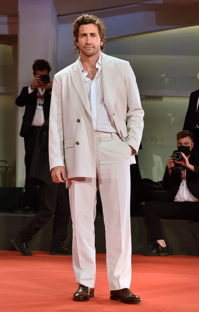 Jake Gyllenhaal in an all cream-colored tailored suit with brown dress shoes on the red carpet for &quot;The Lost Daughter&quot;