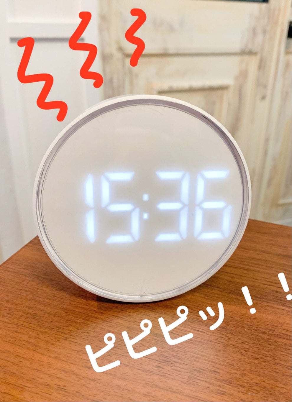 はー、IKEAさすがだよ。シンプルデザインの「目覚まし時計」このオシャレさで999円はすごいって…。