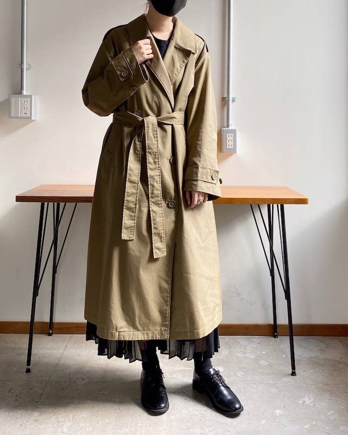 ユニクロUで一番感動した…！羽織るだけで可愛い「新作トレンチコート」どこからみても美シルエットなんです！