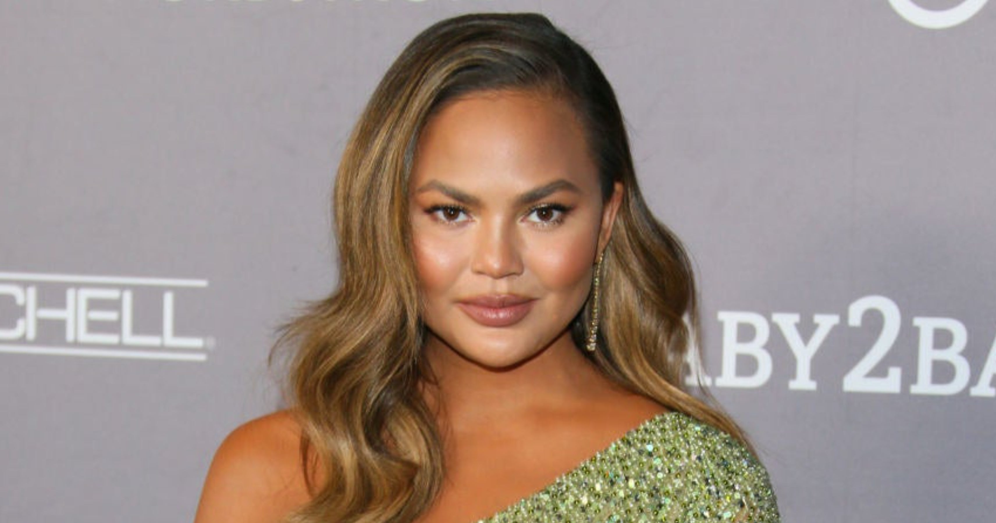 Chrissy Teigen Celebrates "50 Day Sobriety Streak" With Candid