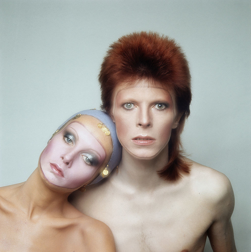David Bowie with Twiggy, with his dilated pupil clearly shown