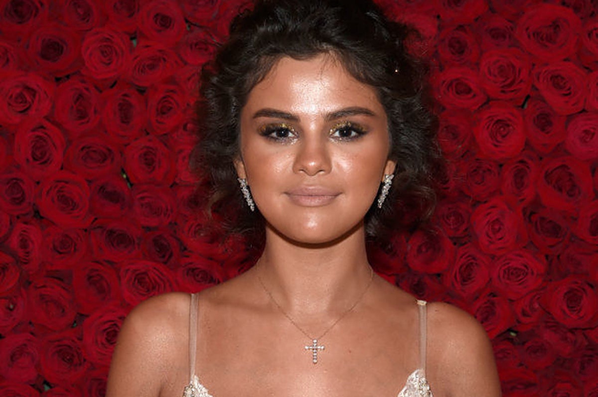 Selena Gomez Black Porn - Selena Gomez Recounts Self-Tanning Mishap At Met Gala