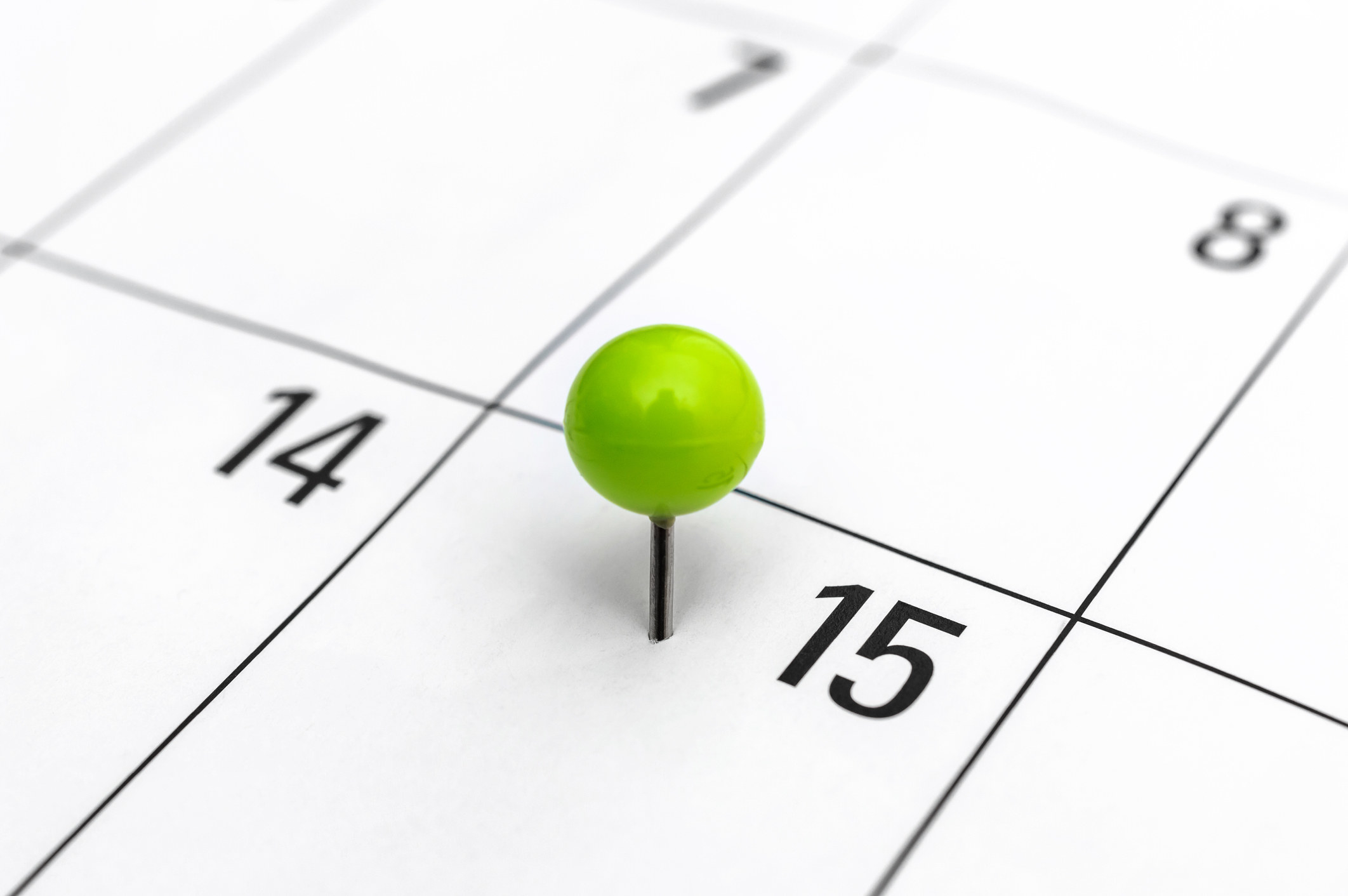 Green pin in calendar on 15th day.