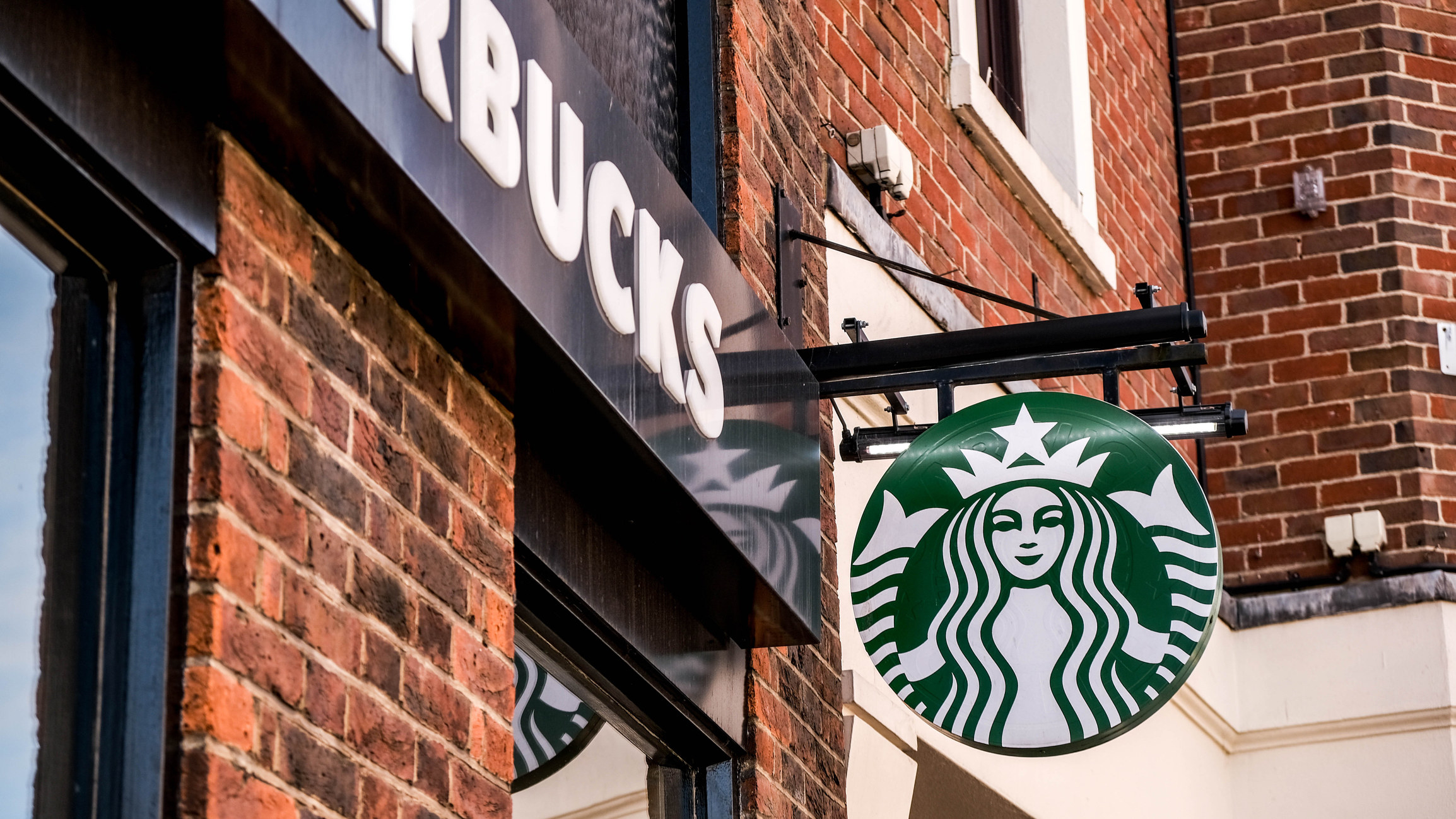 A Starbucks storefront and sign.