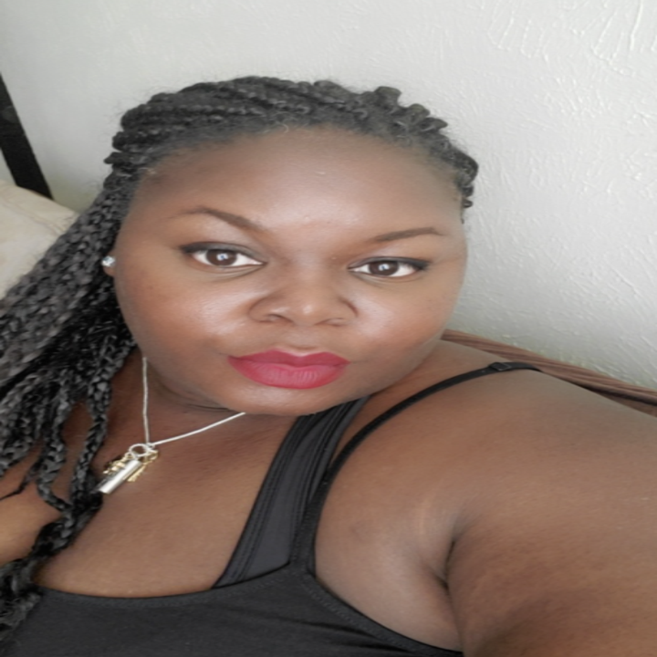 reviewer wearing lipstick