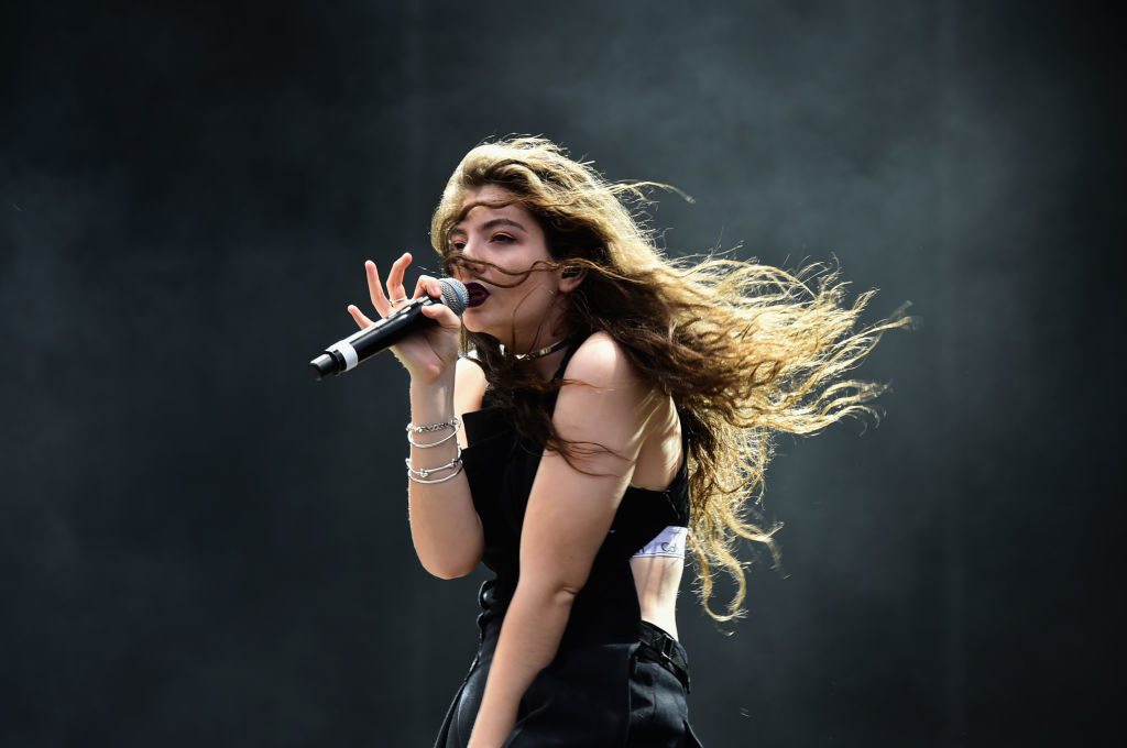 Lorde performing in 2014