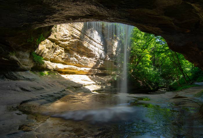 Photo of a waterfall in Starved Rock State Park