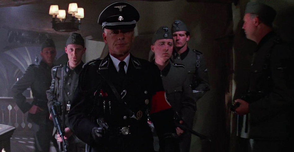 Actores en la película usando uniformes auténticos de la segunda guerra mundial