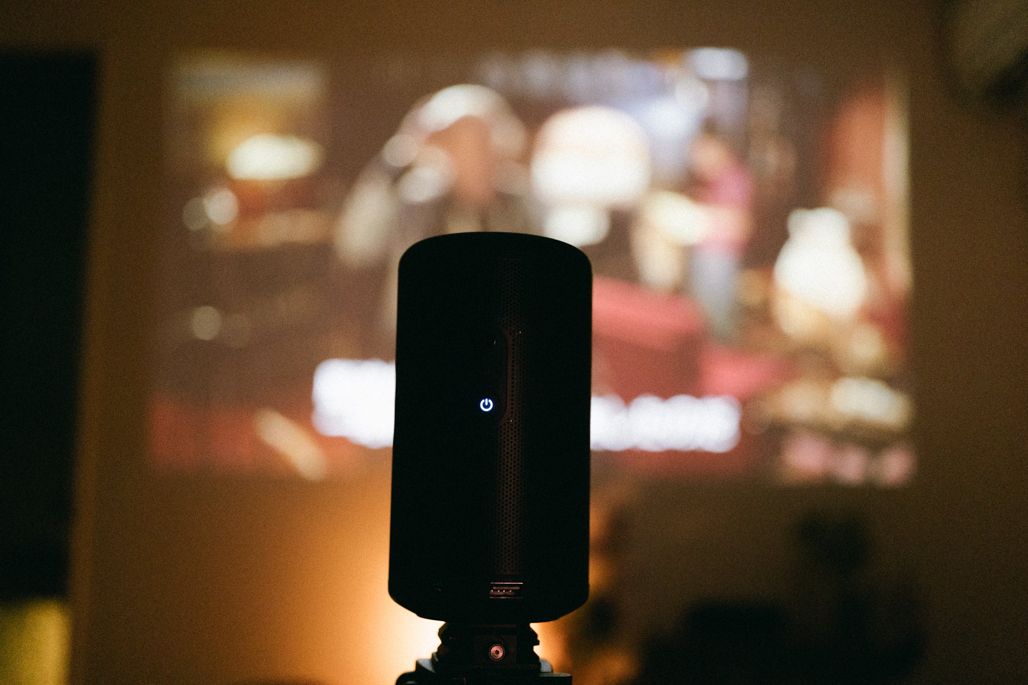 Ankerの超小型プロジェクター「Nebula Capsule II」でYouTubeやNetflix