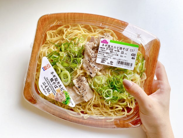 やってらんねえ って日に食べたい ミニストップの ネギたっぷり塩焼きそば ジャンキーな味で背徳感すごい