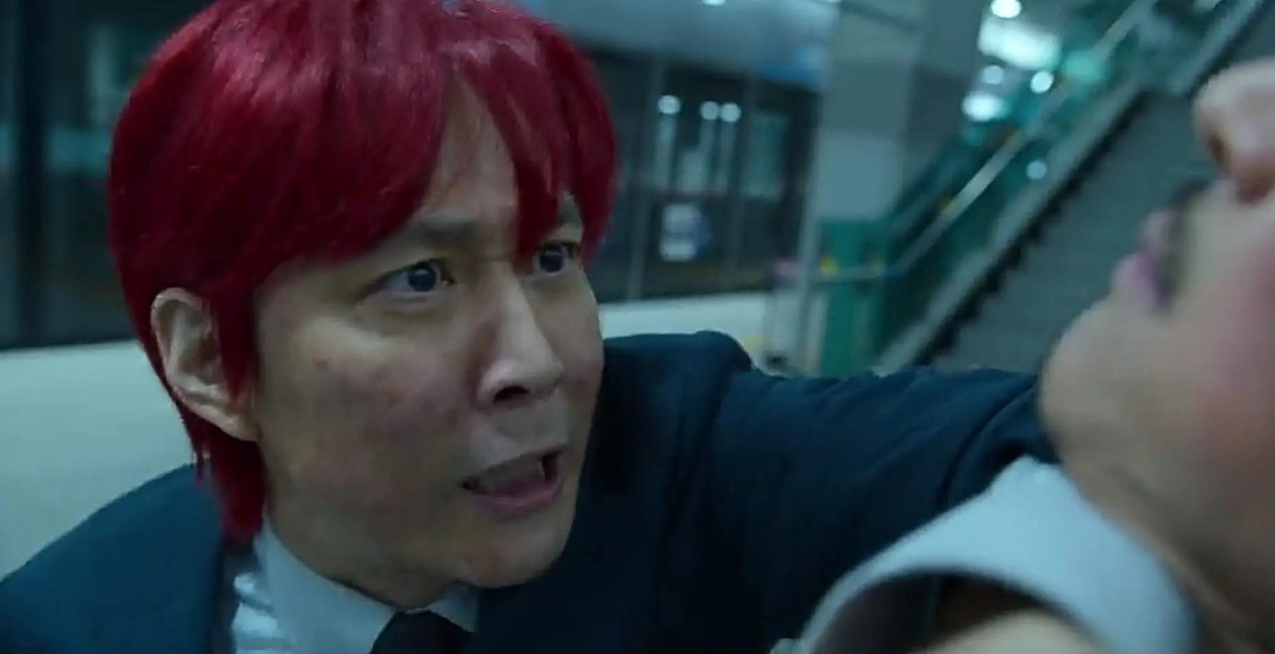 Gi Hun with red hair.