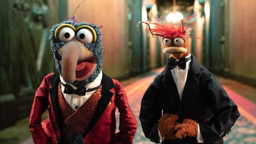 Gonzo and Pepé looking surprised