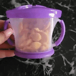 A Gif demonstrating how the container prevent snacks from falling out