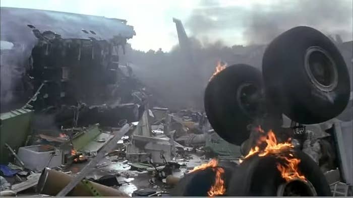 A crashed airplane in &quot;War of the Worlds&quot;