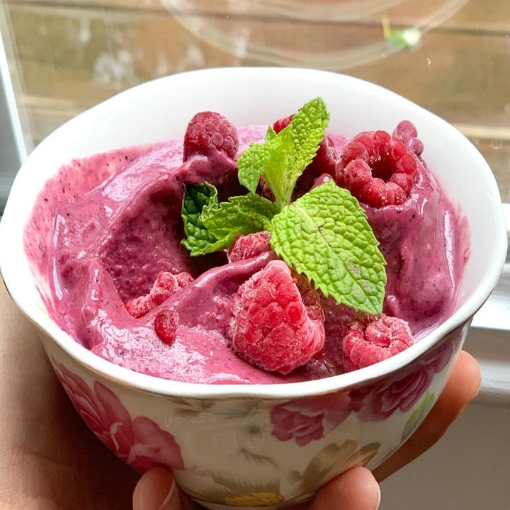 smoothie bowl reviewer made with the blender