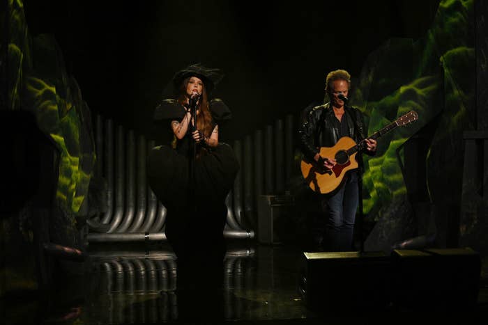 Halsey performing with Lindsey Buckingham