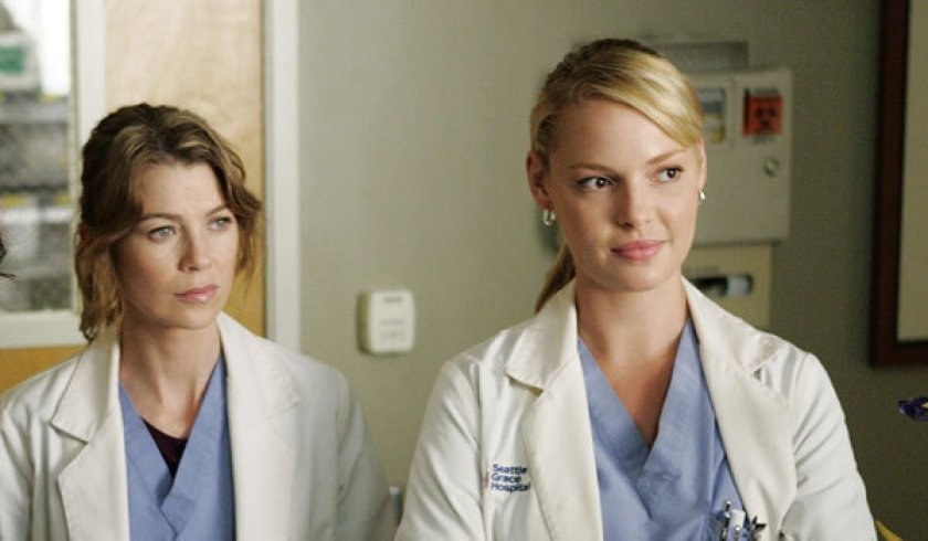 Ellen Pompeo and Katherine Heigl in Grey&#x27;s Anatomy