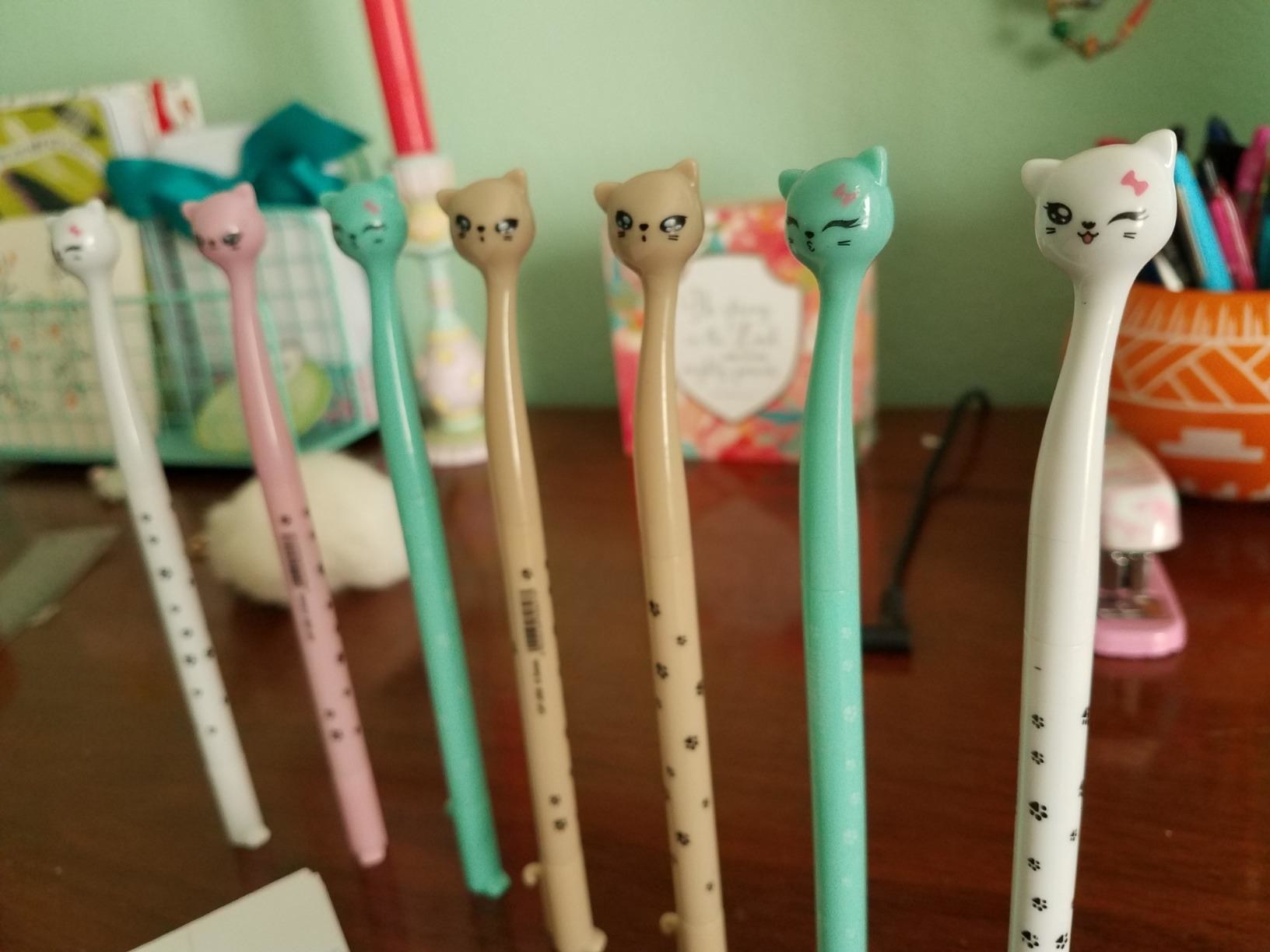reviewer image of seven cat pens