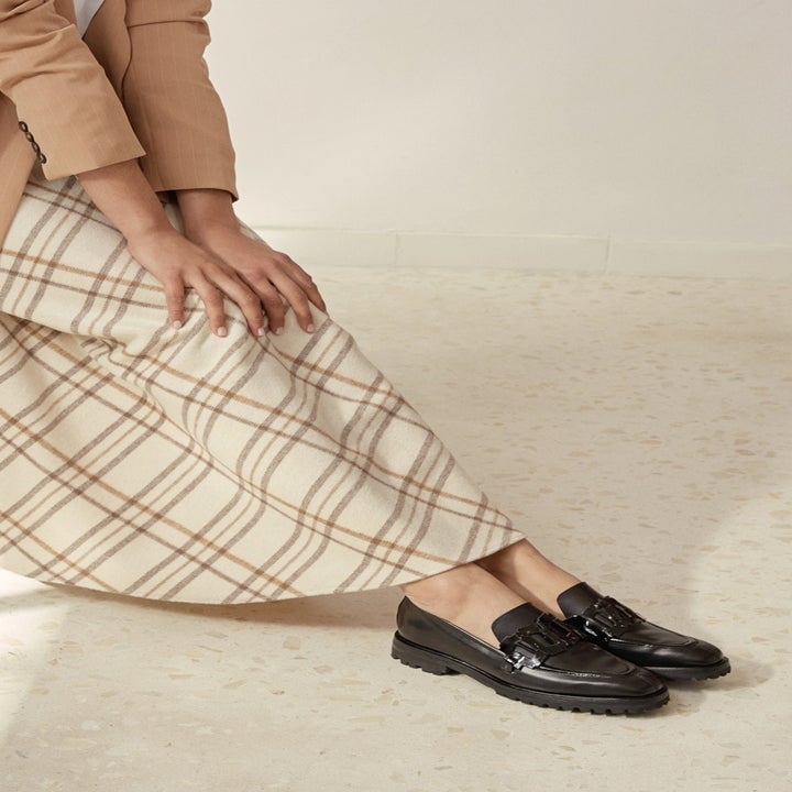 A model wearing the black loafer