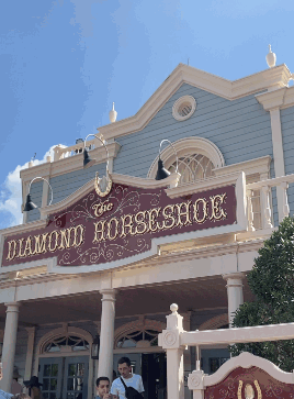 A GIF showing the transition from the Diamond Horseshoe to Frontierland