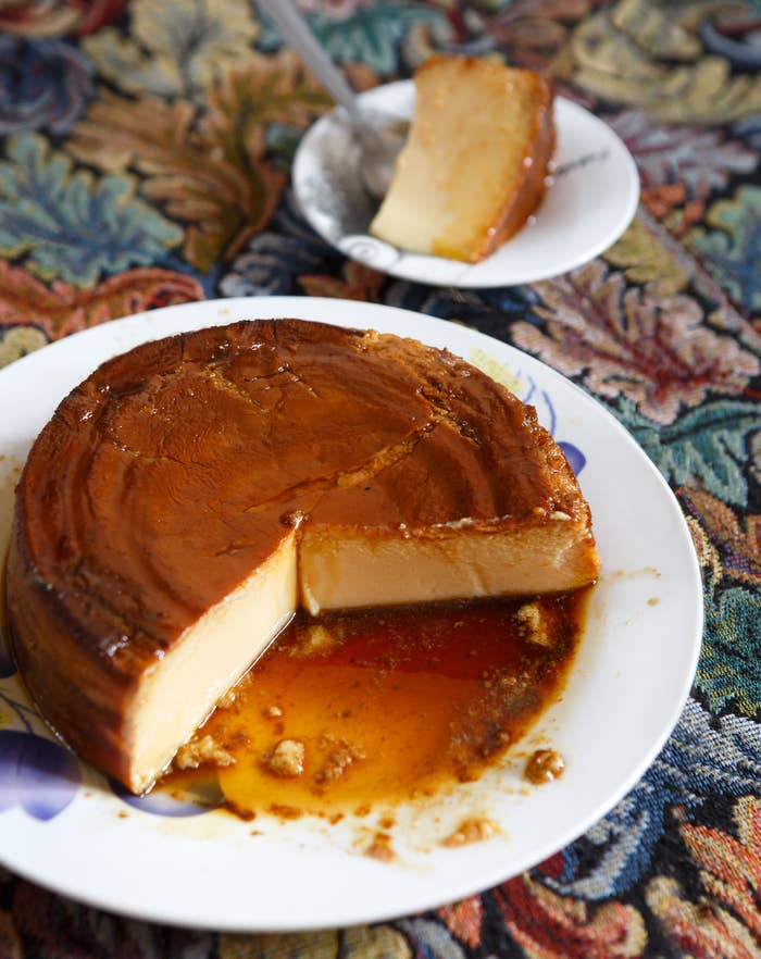 A plated flan cubano.