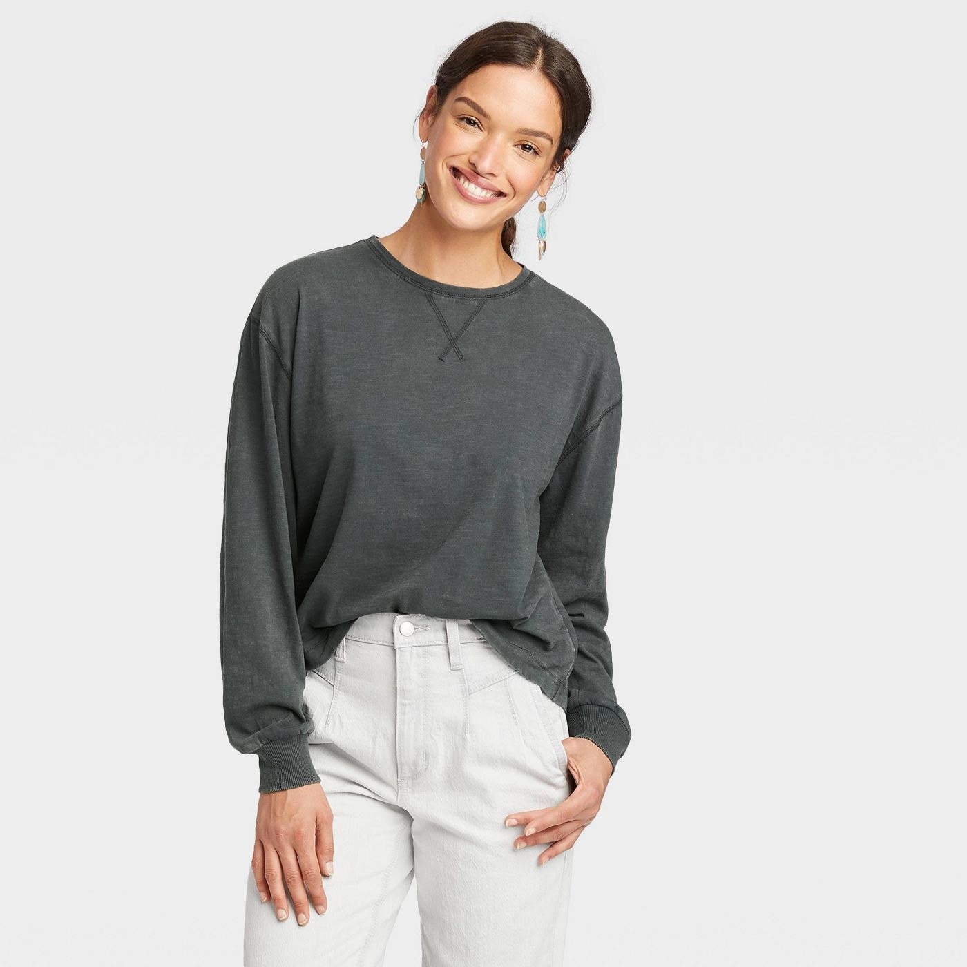 Model wearing the dark gray long-sleeve boxy crewneck t-shirt