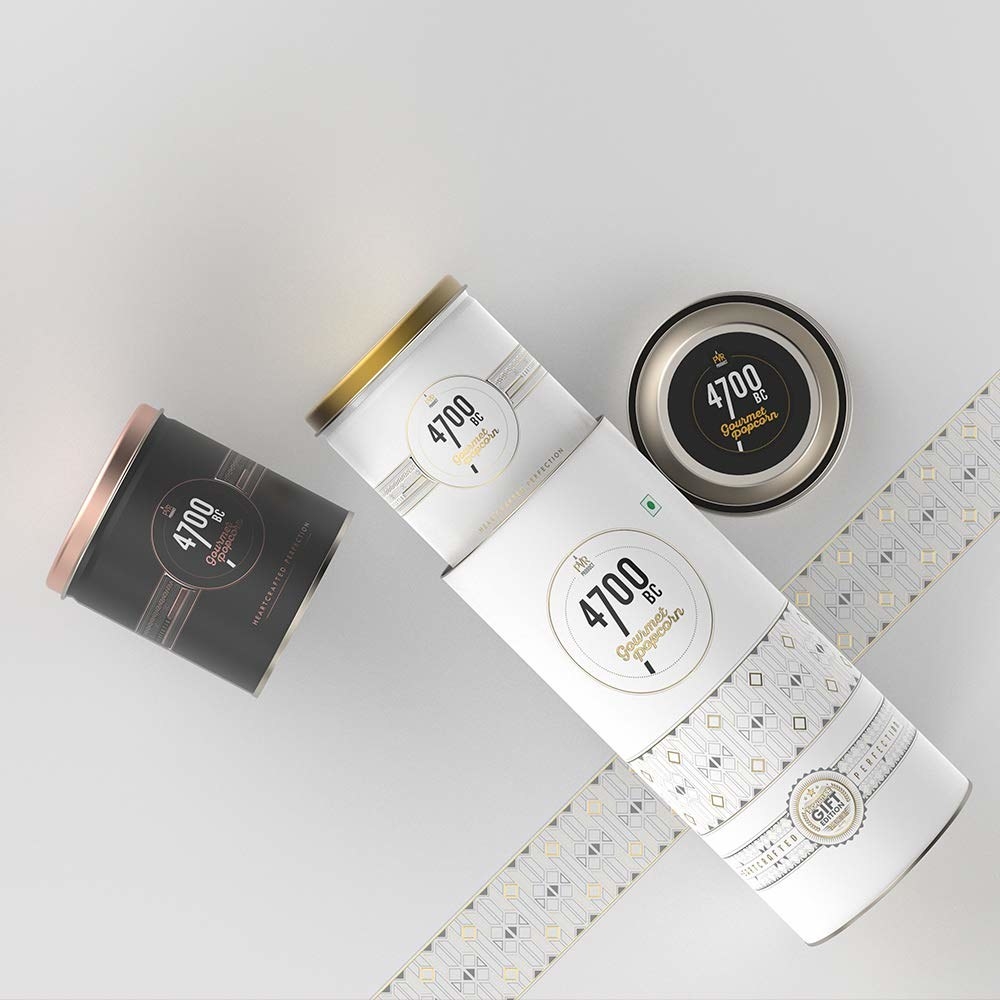 A tin popcorn with two tins on the side