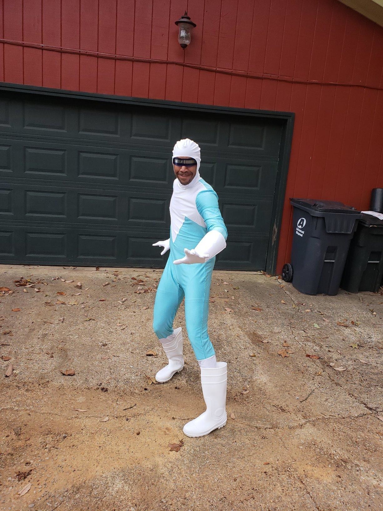 a reviewer in the blue and white frozone costume