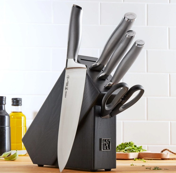 A six-piece cutlery set that 8&quot; chef&#x27;s knife, a 6&quot; utility knife, a 5&quot; serrated utility knife, a 3&quot; paring knife, a pair of soft-grip kitchen shears, and a slim knife block
