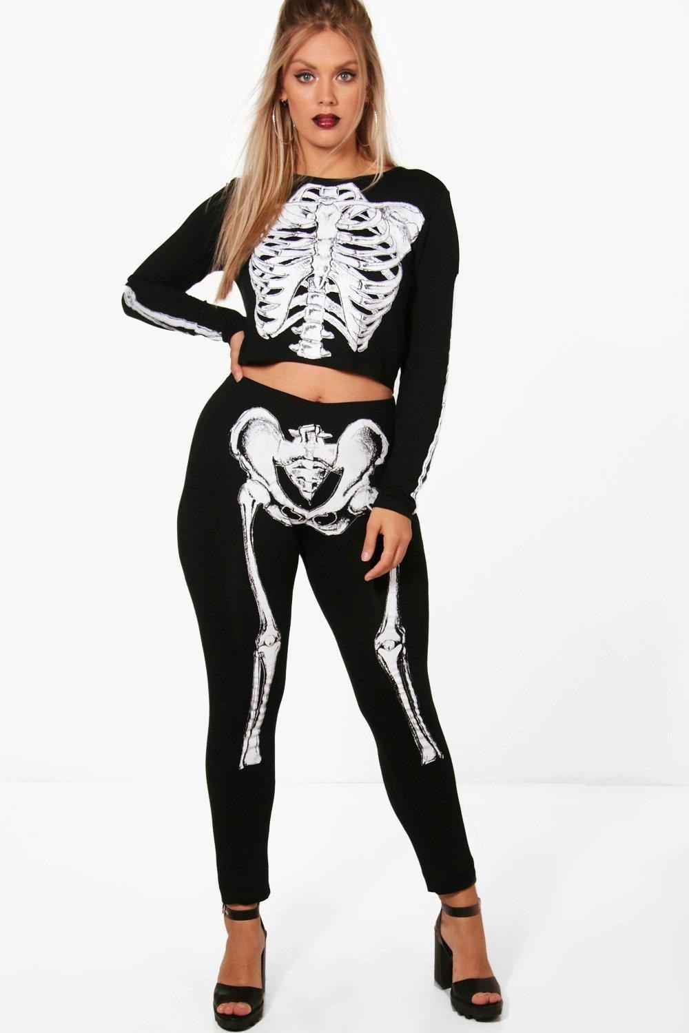 a model wearing the plus size amelia skeleton set