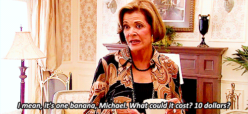 Jessica Walter de Lucille Bluth acha que uma banana pode custar 10 dólares em "Arrested Development"