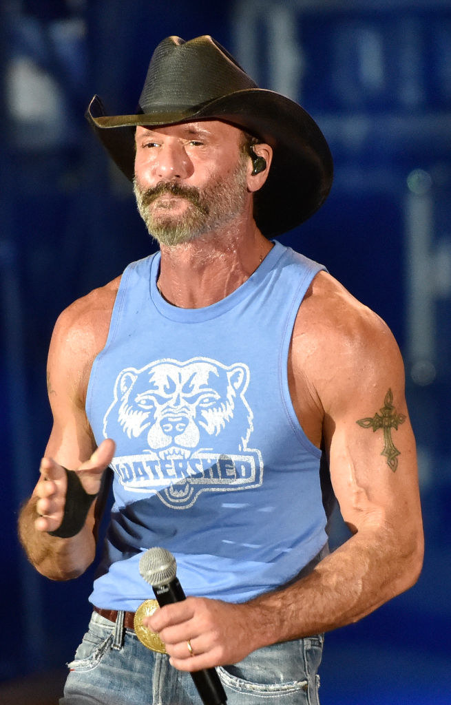 Tim McGraw performing