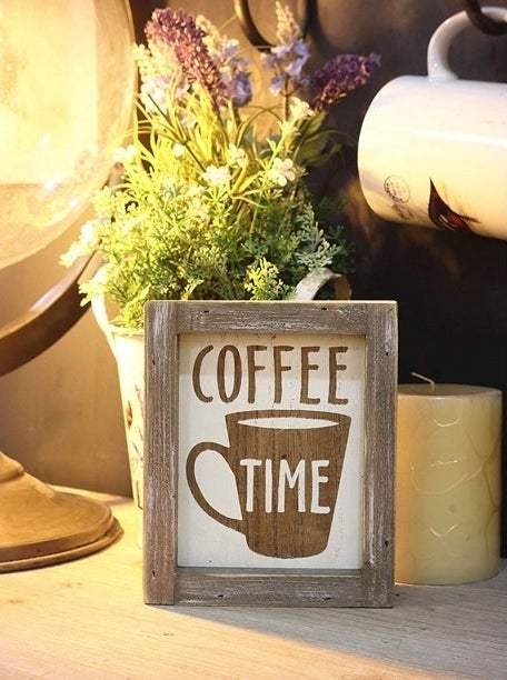 Wooden sign with coffee cup and words &quot;coffee time&quot;