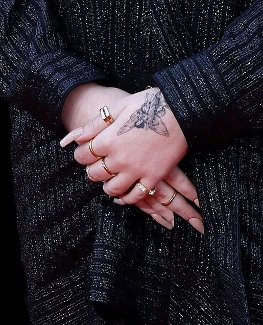 Billie Eilish Debuts New Fairy Hand Tattoo At Bond Premiere