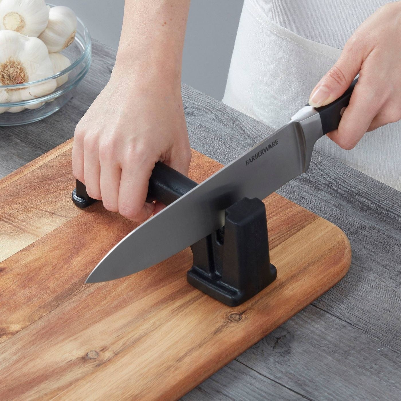 Model using the tabletop handheld knife sharpener