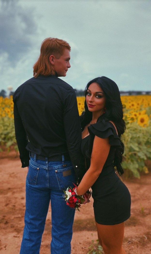 grace brumfield homecoming dress Facebook Adults Shamed This Girl For Her INV-375075