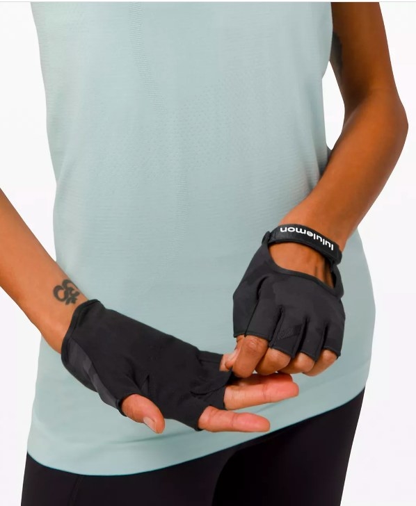 Model wearing the black gloves